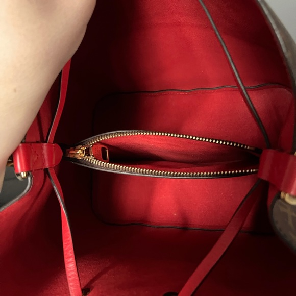 💯 authentic Louis Vuitton NeoNoe SOLD - Picture 3 of 7